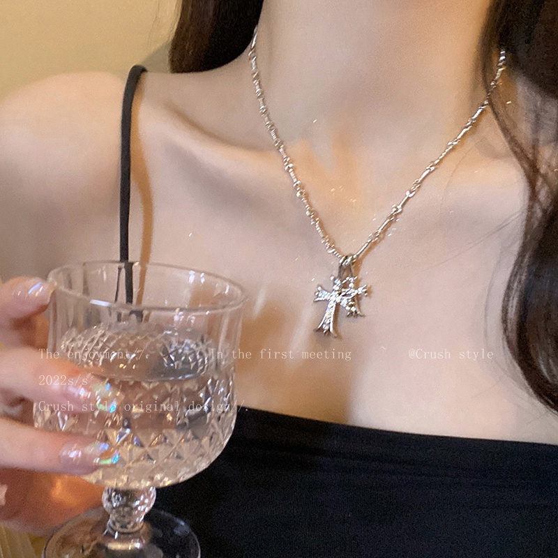 Kalung Rantai Choker Desain Salib Aksen Kristal Warna Silver Untuk Wanita