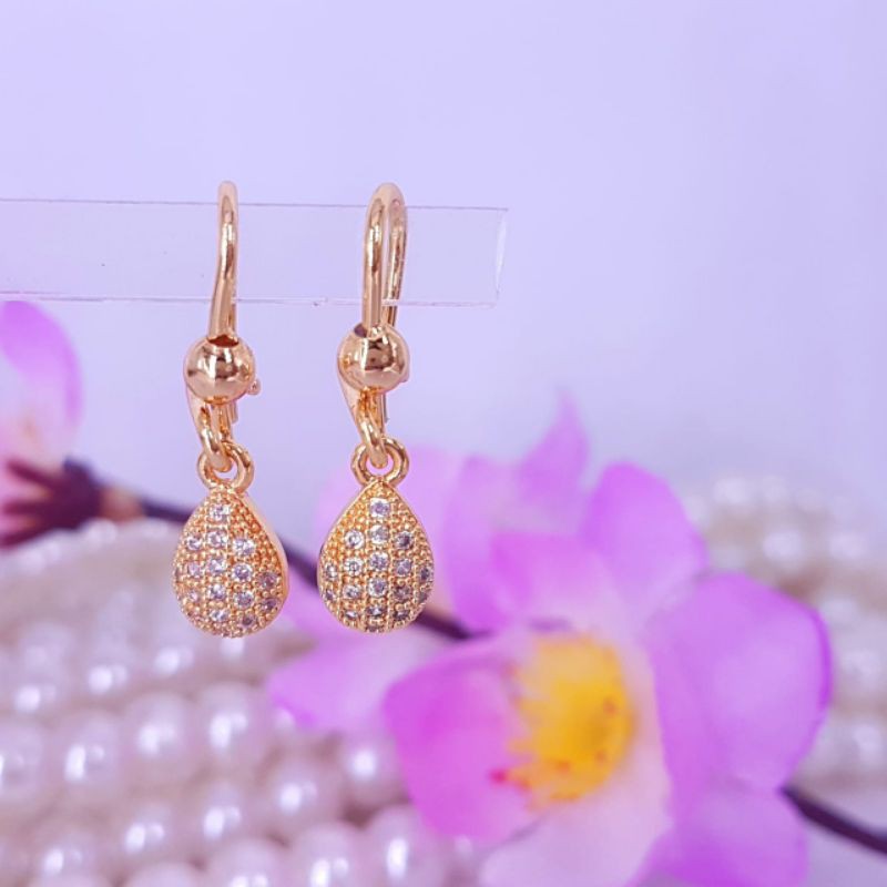 Anting cantik import,awet,tahan lama,bisa dipake sehari hari