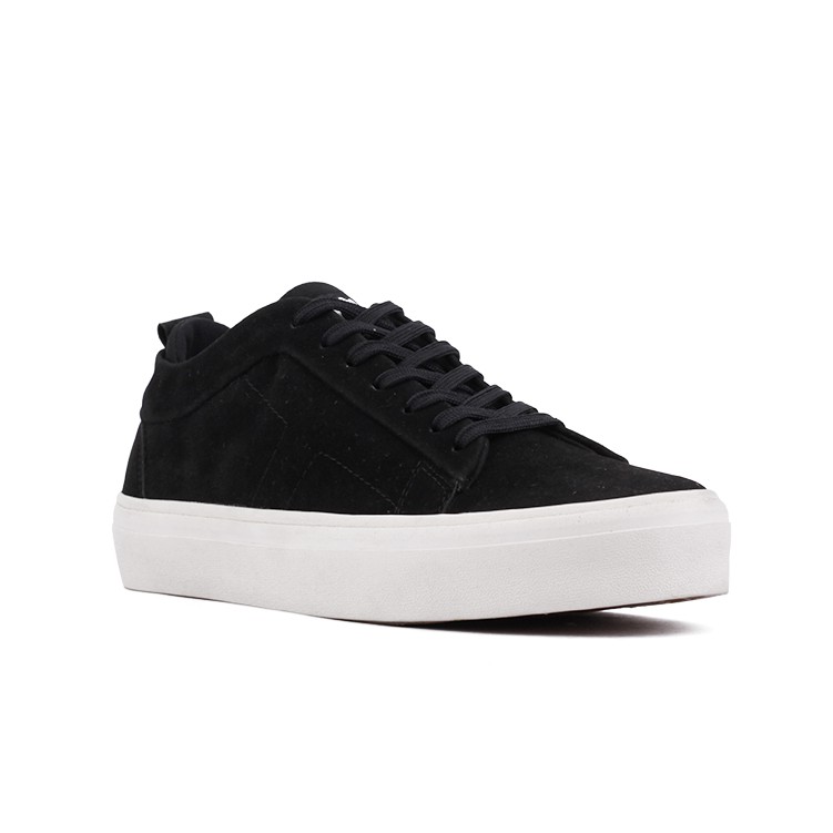 Scarlet Black | Sepatu Sneaker Hitam Suede Skate Simpel Casual Sket Sneakers Snikers | FORIND Tragen