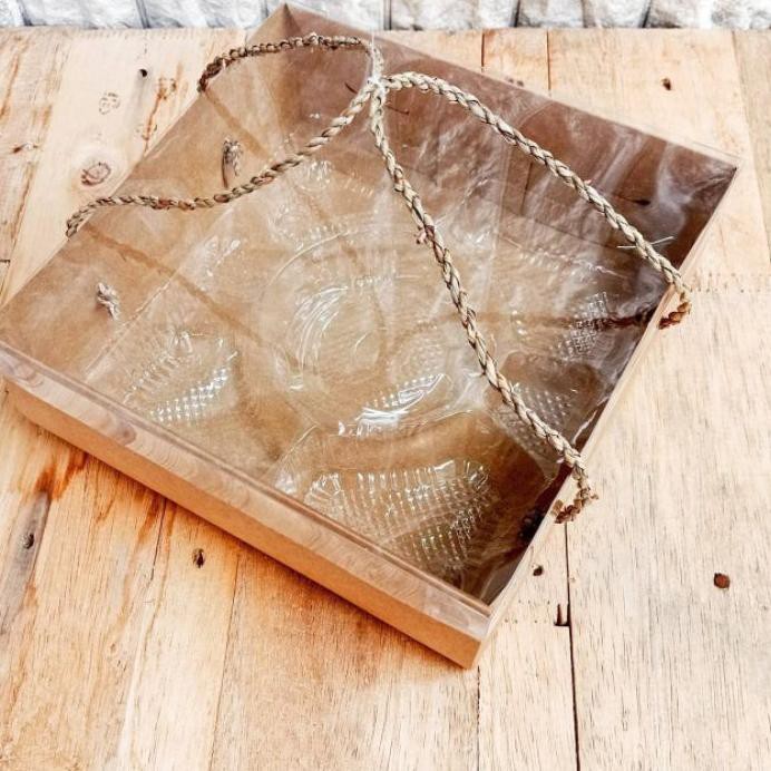 

Murahh' Box Kraft Mika + tali 23x23x7,5cm -per10pcs ....