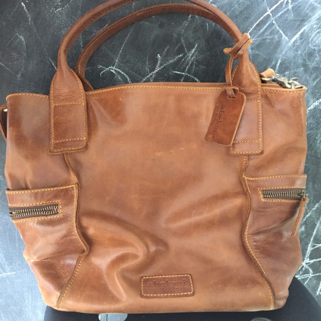 Preloved Emersonia Crack Abekani