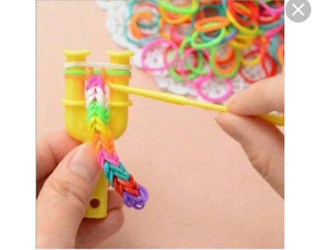 Karet Rainbow Loom warna warni cantik