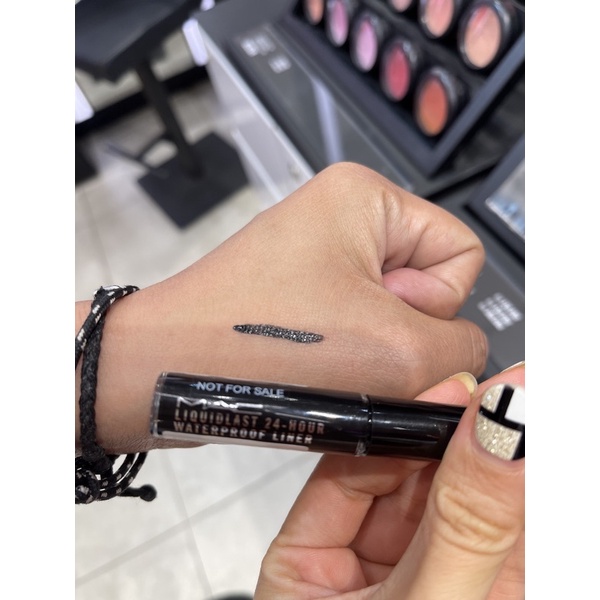 MAC Liquid last Liner Point Black EyeLiner