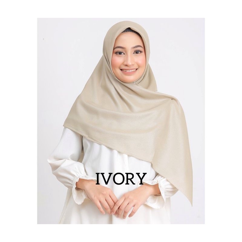 LUXURY PLAIN LC BY UAMAMA SCARF TEPI LACER CUT HIJAB/KERUDUNG GLOWING PESTA MEWAH SEGI EMPATi-IVORY