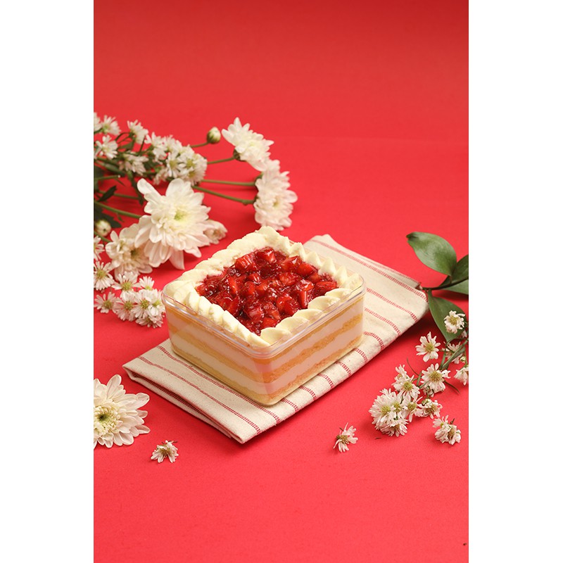 

Sweet Life Dessert Box / Petite Strawberry Shortcake