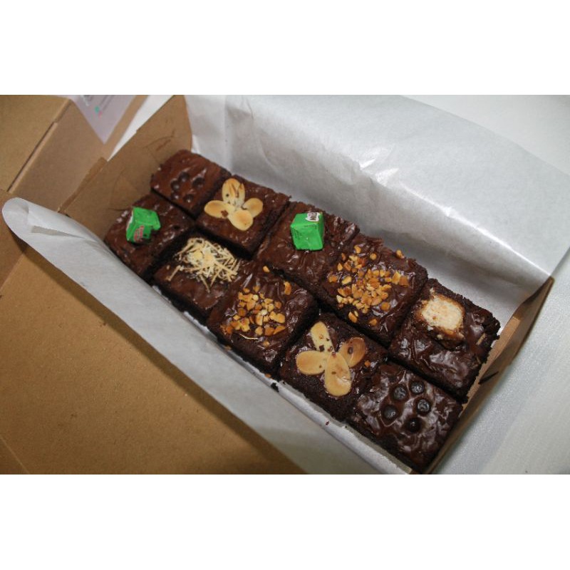 

PREMIUM FUDGE BROWNIES/BROWNIES SEKAT/BROWNIES POTONG/BROWNIES PANGGANG/BROWNIES MURAH 20 x 10