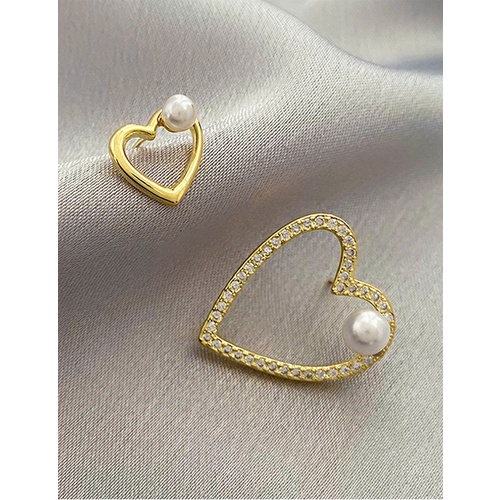 LRC Anting Tusuk Fashion Golden Alloy Diamond Heart Earrings V57158