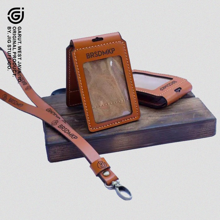 

Id card dompet name tag kartu kulit asli Dua muka magnet Dua lipat01