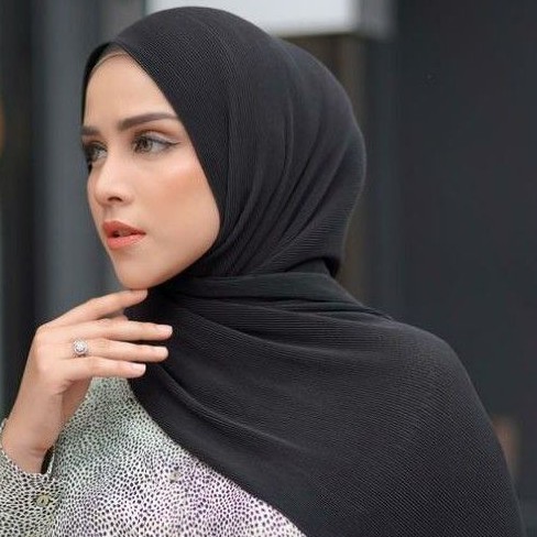 Buttonscarves Everyday Pleated Shawl