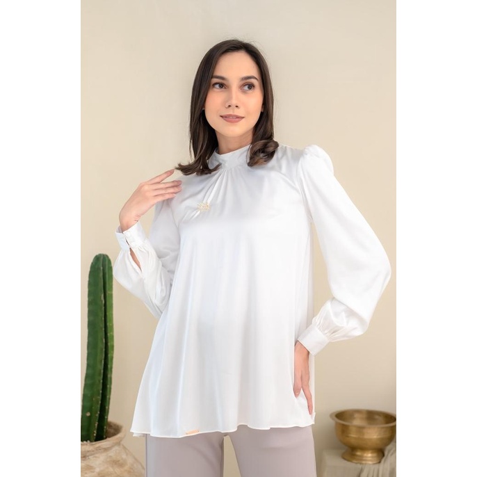 Wearing Klamby | Aimy Blouse in Ivory