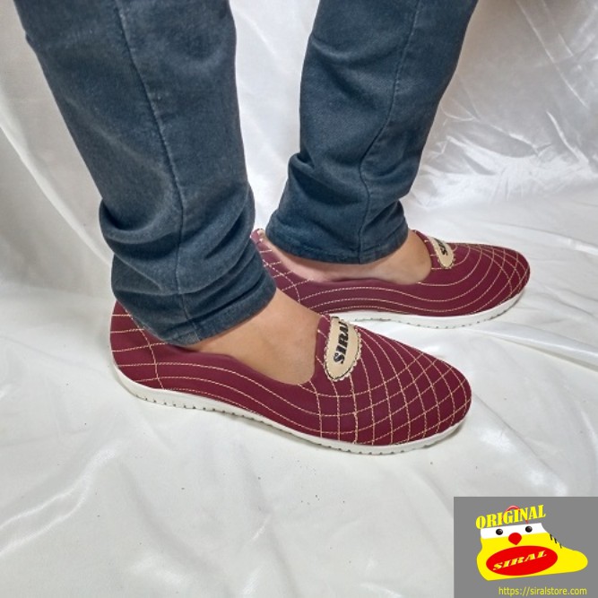 Sepatu Slip On Wanita Motif Jahit Merek Siral Warna Maroon S11R02B1 / Sepatu Wanita / Sepatu Slip