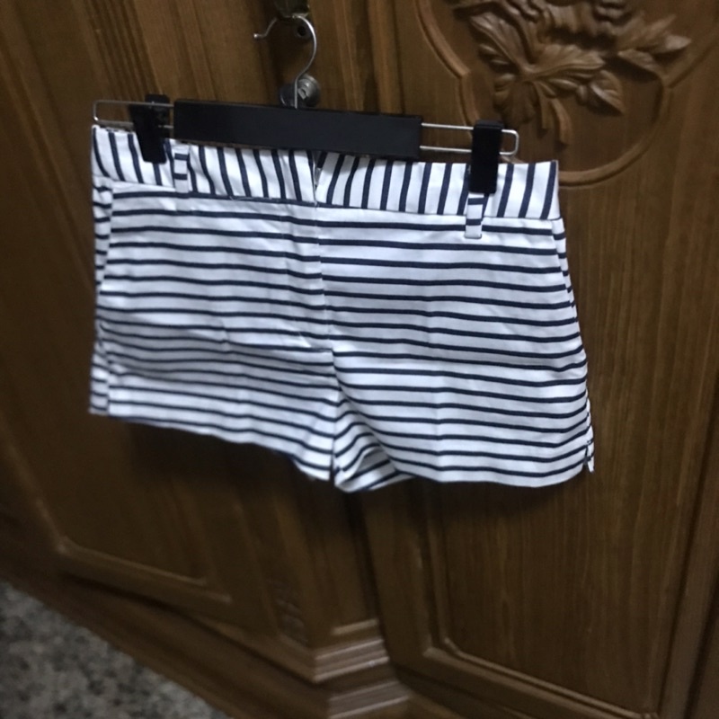 H&M STRIPED NAVY WHITE HOT PANTS / CELANA PENDEK BIRU PUTIH GARIS