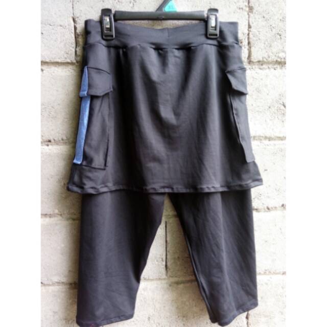 Celana senam rok pendek