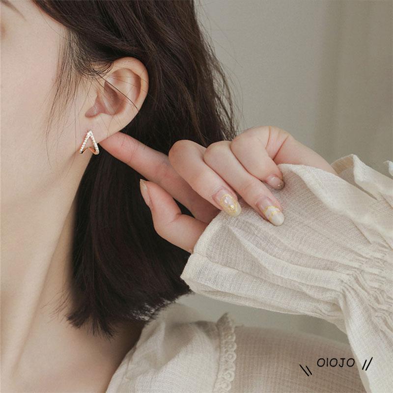 【COD】Anting Tusuk Bentuk V Hias Zircon Gaya Simple Berkilau Untuk Wanita