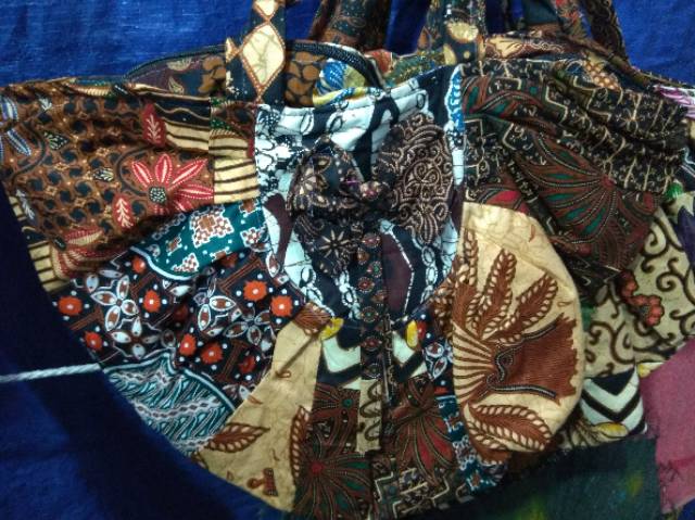 (BISA COD) TAS BATIK PERCA MODEL PLISKET SETENGAH LINGKARAN BENTUK BUNGA 38 x 35 cm HAND BAG WANITA