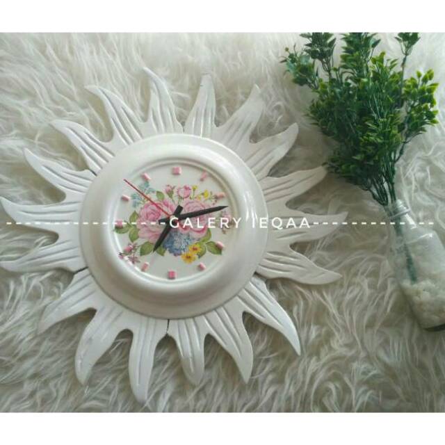 Shabby jam dinding kayu jati bentuk matahari