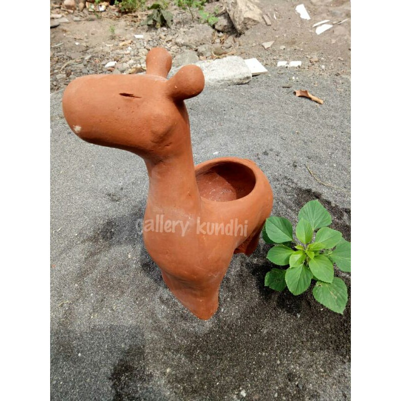P011 Pot Lucu animal jerapah Sombong terracotta Gerabah Kasongan