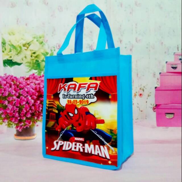

Tas ultah, tas ulang tahun, tas ultah anak, godiebag, godiebag ultah, tas spundbond, tas karakter