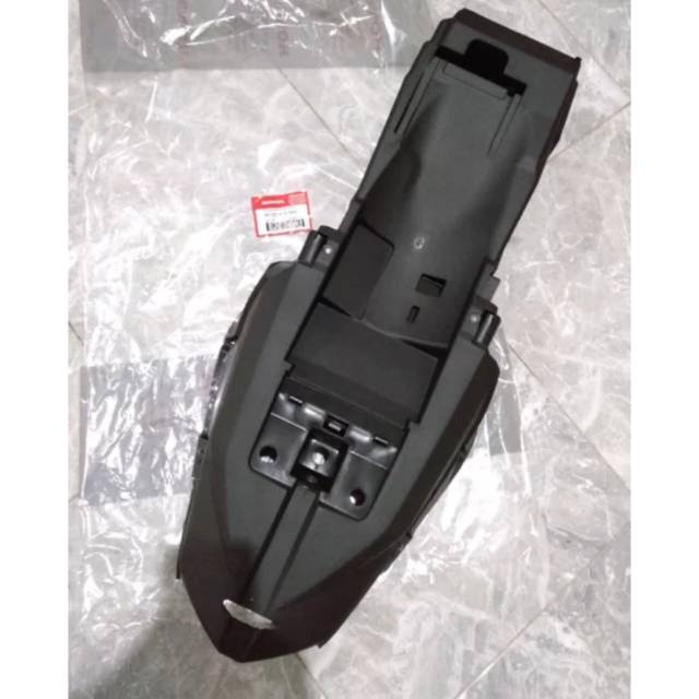 Spakbor kolong atas ban belakang CB150 R fender B CB150R original ahm 8010CK15920