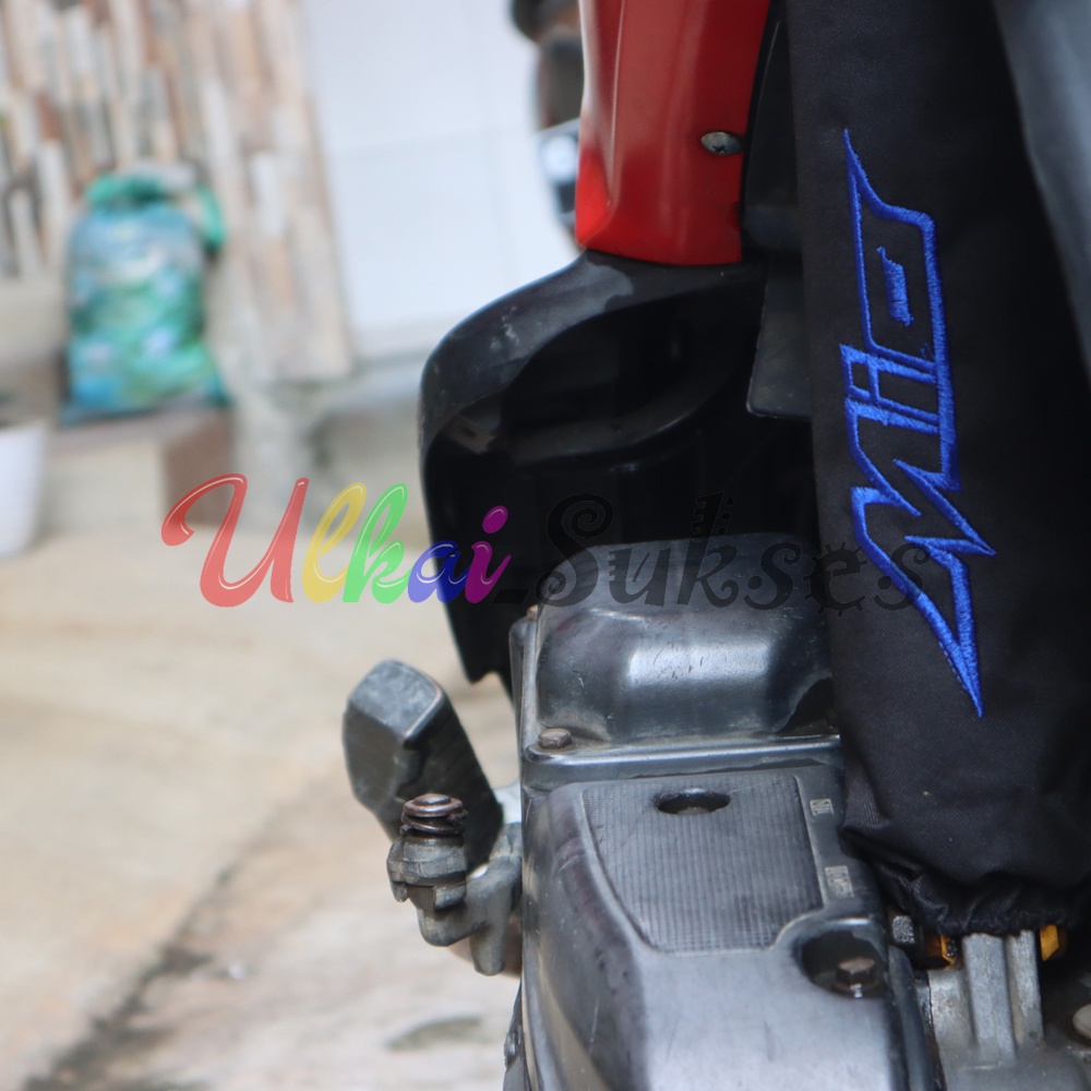 Cover Shock Belakang MIO Bordir l Sarung Atau Pelindung ShockBreaker l Variasi Aksesoris Tambahan Sarung Sok Belakang Logo Bordir MIO Universal Murah Terlaris