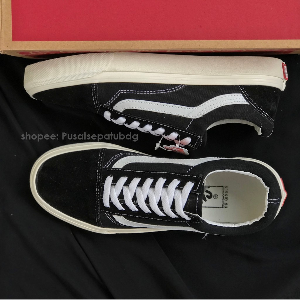 SEPATU VANS OLDSKOOLOG BLACK WHITE