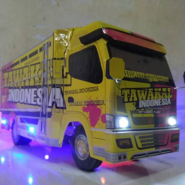  Miniatur  truk  canter tawakal Indonesia kuning Pink variasi 
