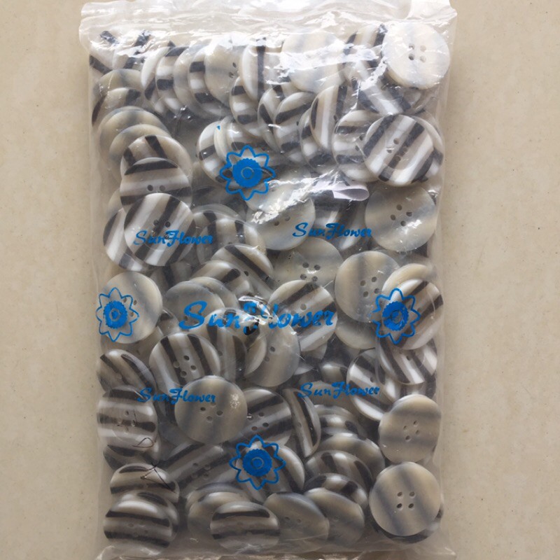 kancing baju motif belang ukuran 25mili/isi 1 gross