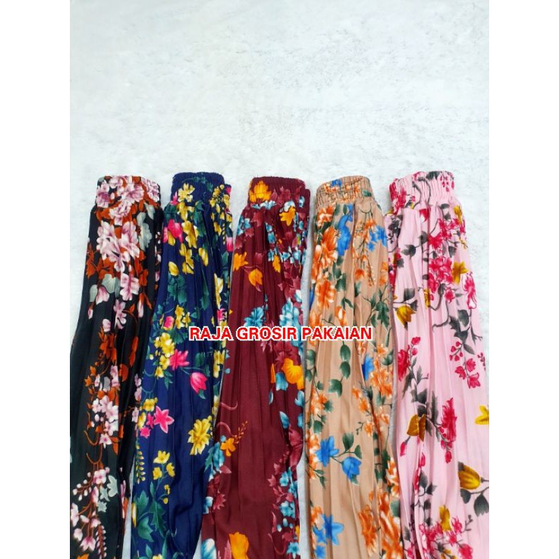 Rok Plisket Import Motif Bunga Lily