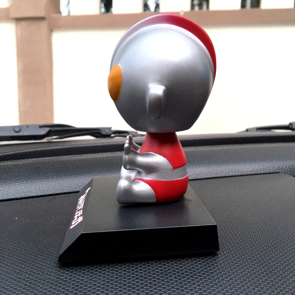 Boneka Figure Miniatur Pajangan Goyang Kepala Shake Head Mobil Ultraman