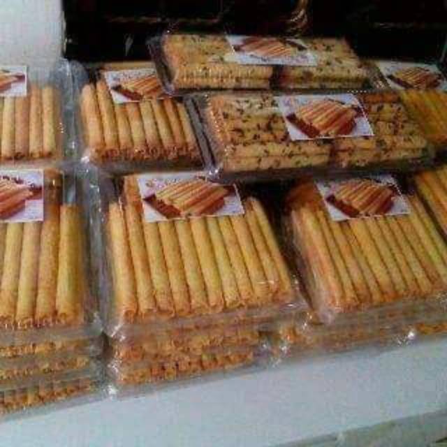 

Egg Roll oroginal dan coklat