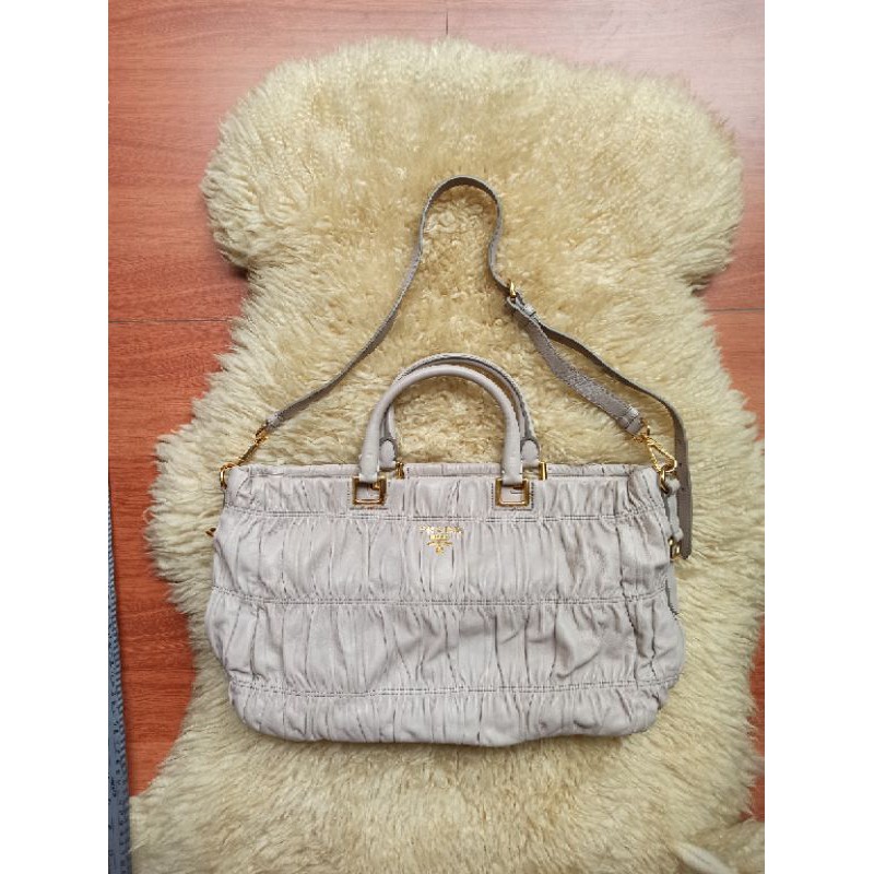 Prada bag tas wanita preloved / prada bag reloved / Prada White Tessuto Gaufre Satchel Beige