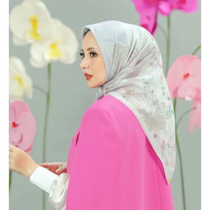 New Buttonscarves Orchide in Pearl