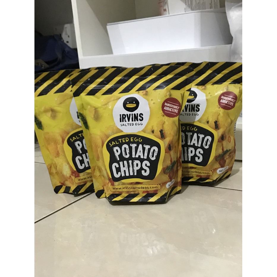 

IRVINS Salted Egg Potato Chips 105 Gram Original Singapore ~ kp1703
