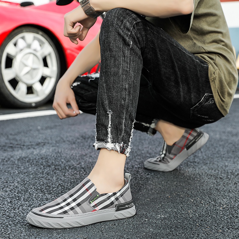 Mainland Sepatu Slip On Pria Motif Kotak Fashion Kasual Kekinian MC117