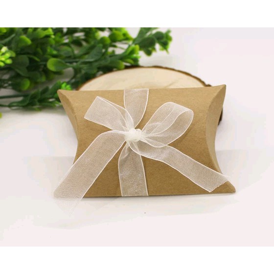 BOX DUS HAMPERS PILLOW GIFT SOUVENIR HIJAB SNACK 23,5x17,5x5 cm PAPER KRAFT 310 gsm