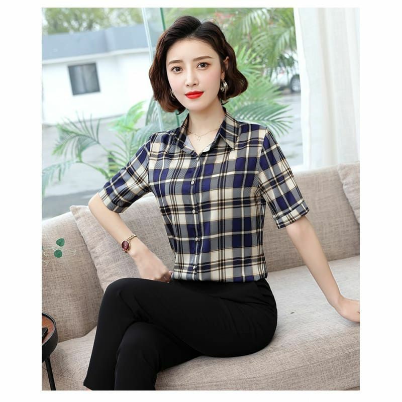 Kemeja wanita motif kotak-kotak biru Korea lengan pendek elegant