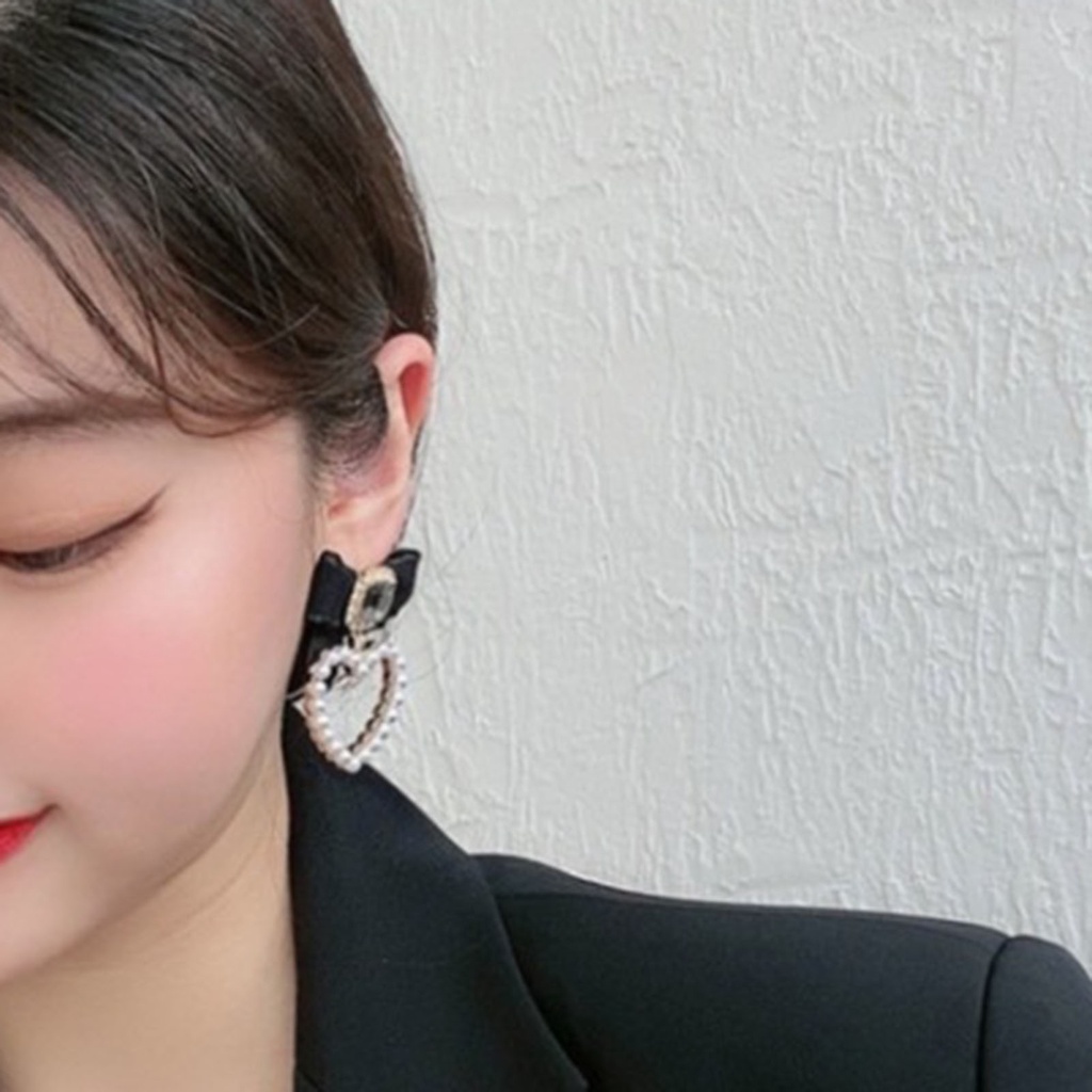 Hu Hu Hu Hu Hu Alat Bantu Pasang Kacamata♡ 1 Pasang Anting Bentuk Pita Aksen Mutiara Imitasi Warna Hitam Gaya Retro Untuk Wanita