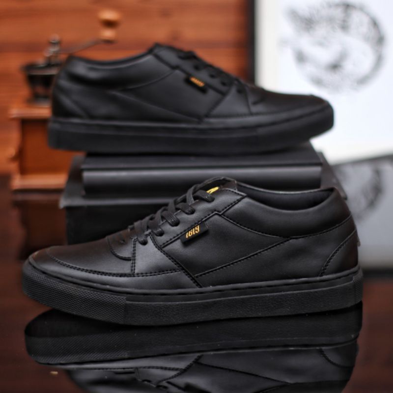 Xshoesbdg.id x Robert Sepatu Sneakers Pria Semi Formal Casual Pria Hitam Santai Kerja Kuliah