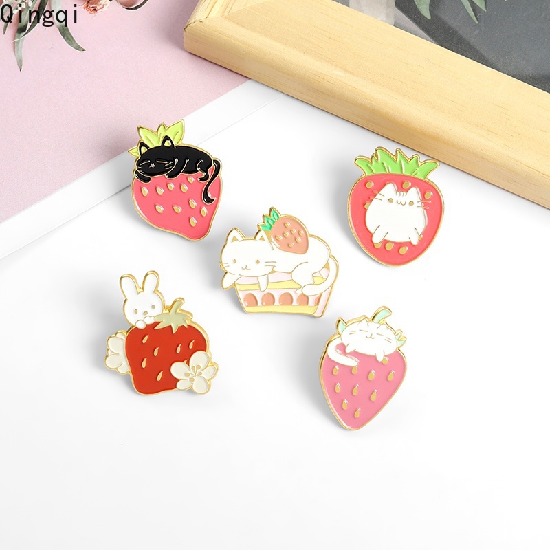 Bros Pin Enamel Desain Kartun Buah Strawberry Kucing Kelinci Untuk Pakaian