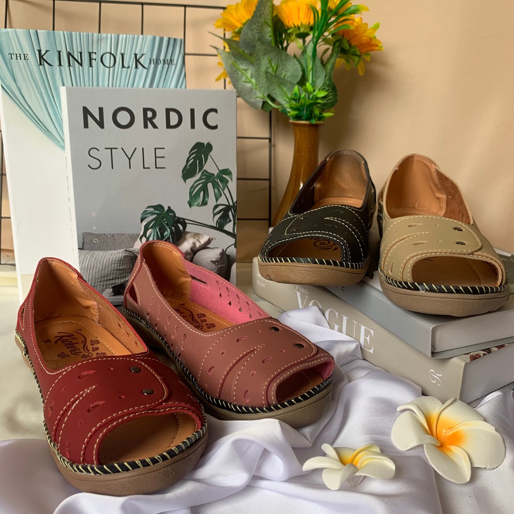 (TANPA KARDUS) SEPATU MC.03 1 CEWEK TERLARIS FLAT SHOES KULIT SINTETIS POPULER TERMURAH Sandal Slop Slip On Wanita Sandal Cewek  SLIP ON WANITA TERBARU KEKINIAN FLATSHOES KOREAN STYLE SEPATU CEWEK SLIPON FLAT SHOES CASUAL SANTAI RAMADHAN SALE FLATSHOES