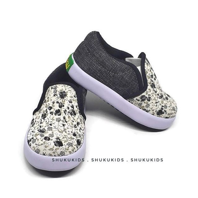 Sepatu Anak Perempuan Branded Motif Bunga Abu Untuk Tk Sd Usia 1 2