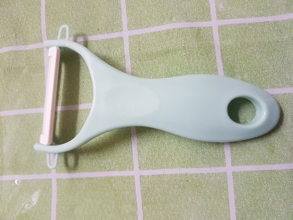 Mic Alat Pengupas Kulit Buah Wortel Apple Peeler Sederhana