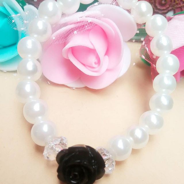 GELANG MUTIARA MAWAR HITAM GELANG TANGAN CEWEK GELANG FASHION KOREA GELANG CANTIK GELANG KARET