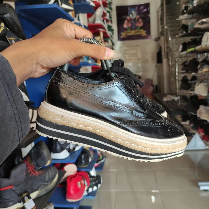 sepatu Prada Brogue Leather Wingtip Italy 35
