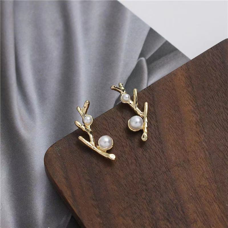 S925 perak Korea Dongdaemun logam ranting anting-anting retro Minoritas Mutiara Grace Putih stud ant