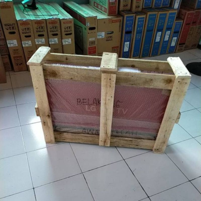 packing palet kayu tv 32 inch