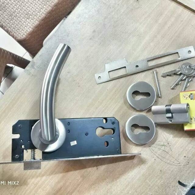 Kunci pintu pisah komplit cilinder solid