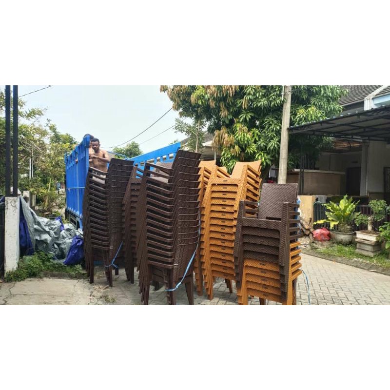 Kursi sandar plastik motif anyaman rotan Napolly 8R3 Arm warna Jati dan warna coklat
