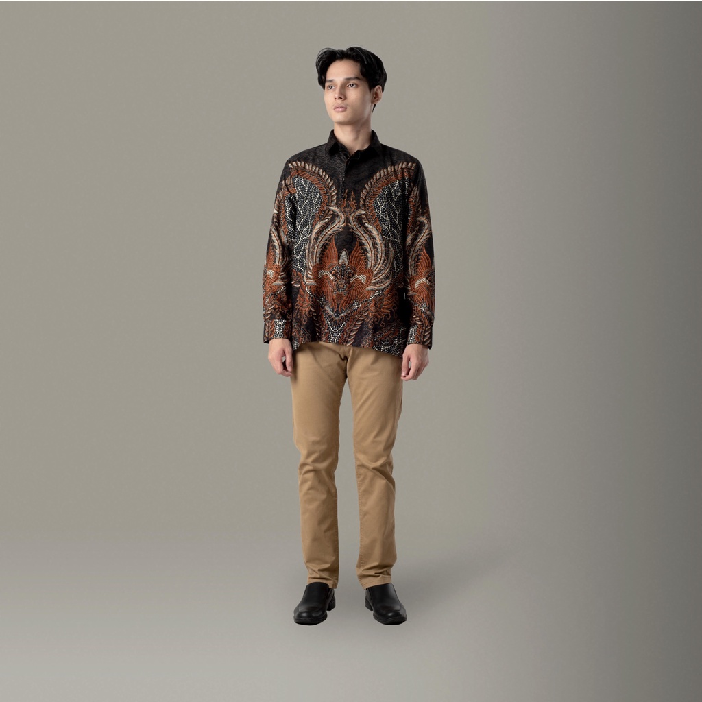 Benhill Kemeja Pria Batik Sutra Dobby Lengan Panjang  Coklat Motif 25089