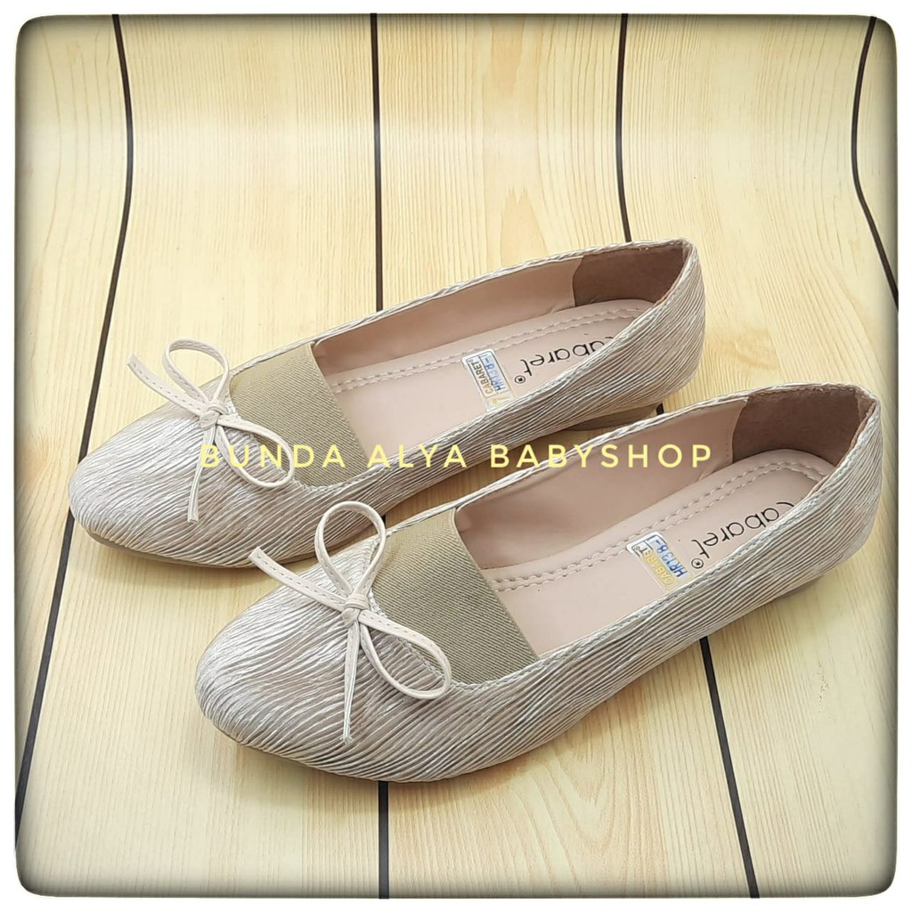 Sepatu Wanita  Cabaret Flatshoes Sepatu Wanita Flatshoes KREM Size 37 Sampai 40 Pita Sepatu Flat Wanita Casual